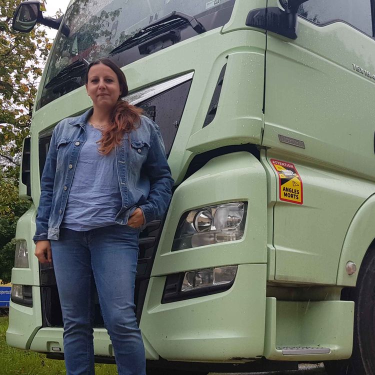 cover art for Emilie, la Doloise conductrice de camion, rempile dans la 2e saison des Reines de la route