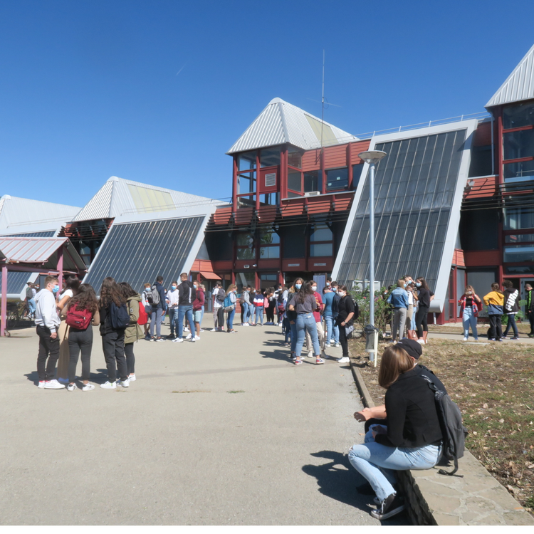 cover art for Jean et Valerio, deux lycéens, évoquent leur rentrée avec les consignes sanitaires