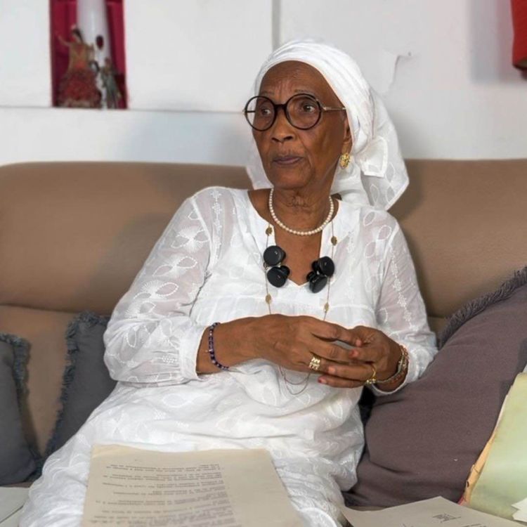 cover art for Elle a vu naître la Guinée indépendante : le témoignage de Mme Salimatou Diallo Barry