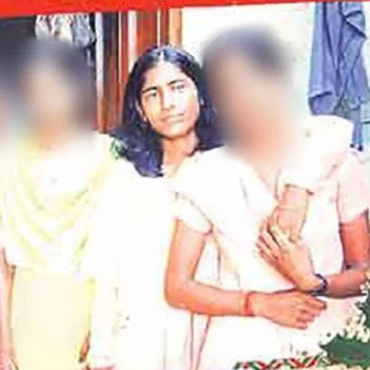 cover art for Repost : Elle a tué sept membres de sa famille !