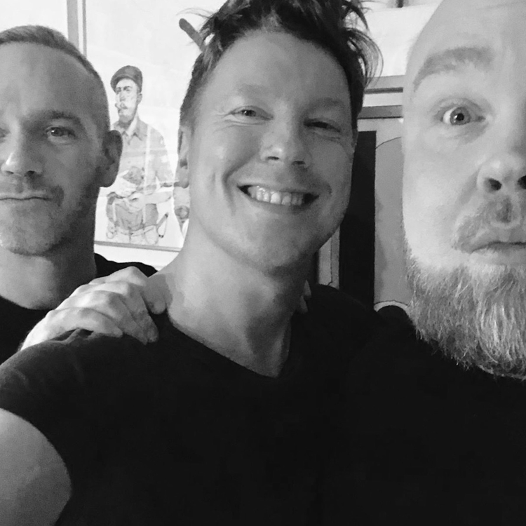 cover art for Det om att kokonga, vuxenmobbning och Danny Saucedo