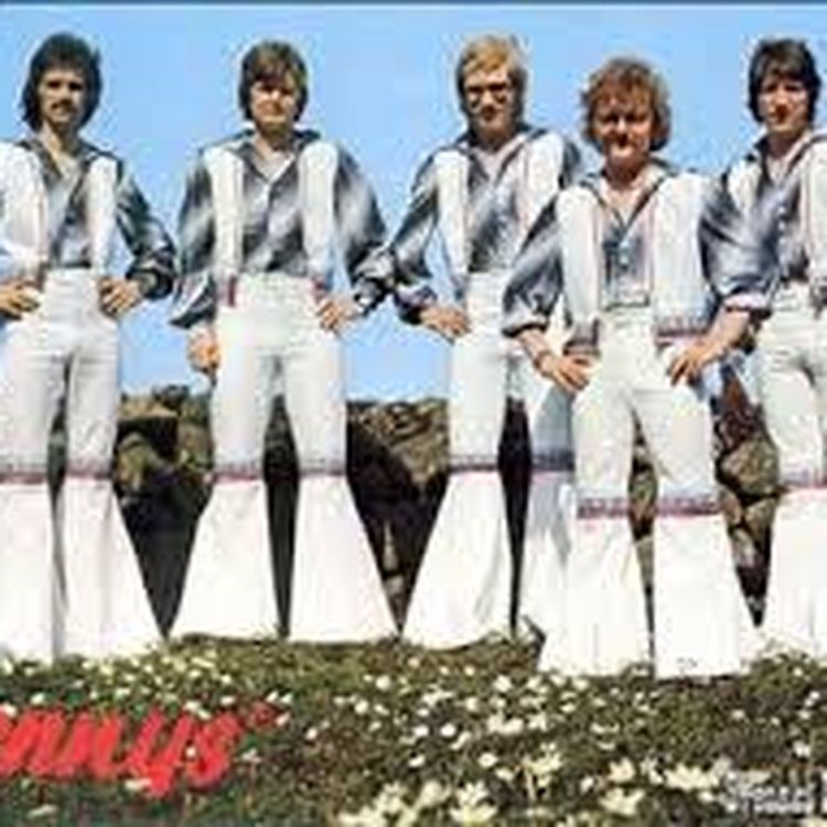 cover art for 63. Varför hade dansbanden så speciella dräkter på sig?