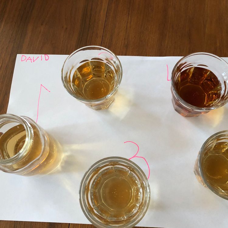 cover art for Macka 82: Test av ljusbrun läsk