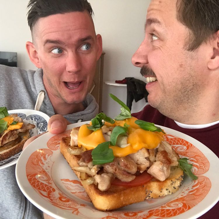 cover art for Macka 22: Kyckling och råstekt potatis med smält cheddarost