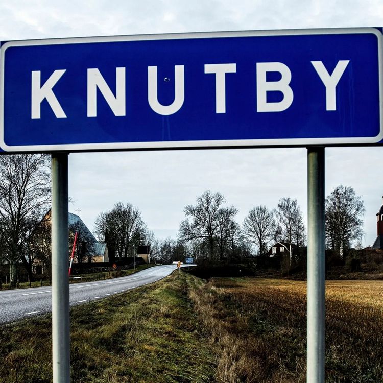cover art for 32. Knutbyflickan, del 1 – med Linnéa Kuling