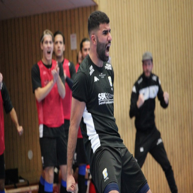 cover art for #21 Nima Kadivar - Ju mer jag kollade så blev det min favoritsport