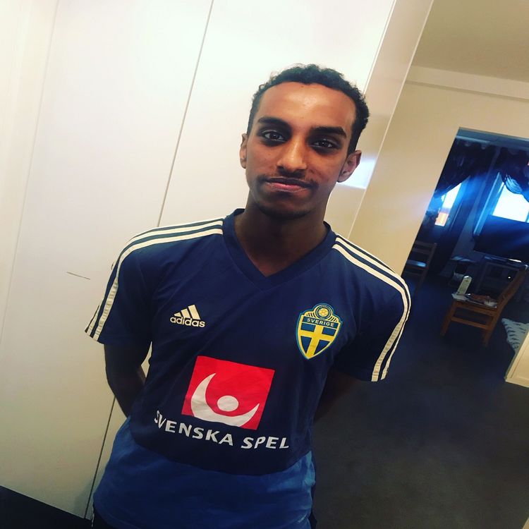 cover art for Taha Ali - "blev väckt mitt i natten och trodde jag skulle spela match"