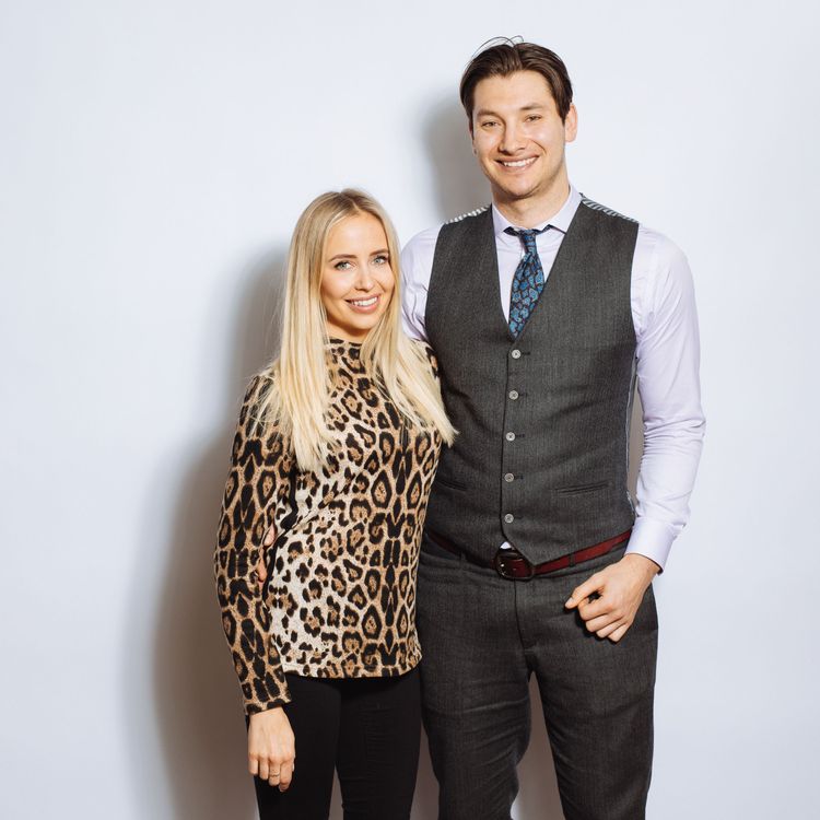 cover art for S01E01 Alexander Pärleros och Ida Warg