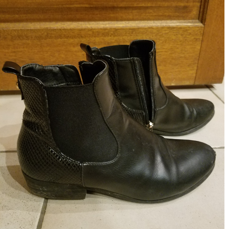 cover art for Emeline - A Mile in My Shoes