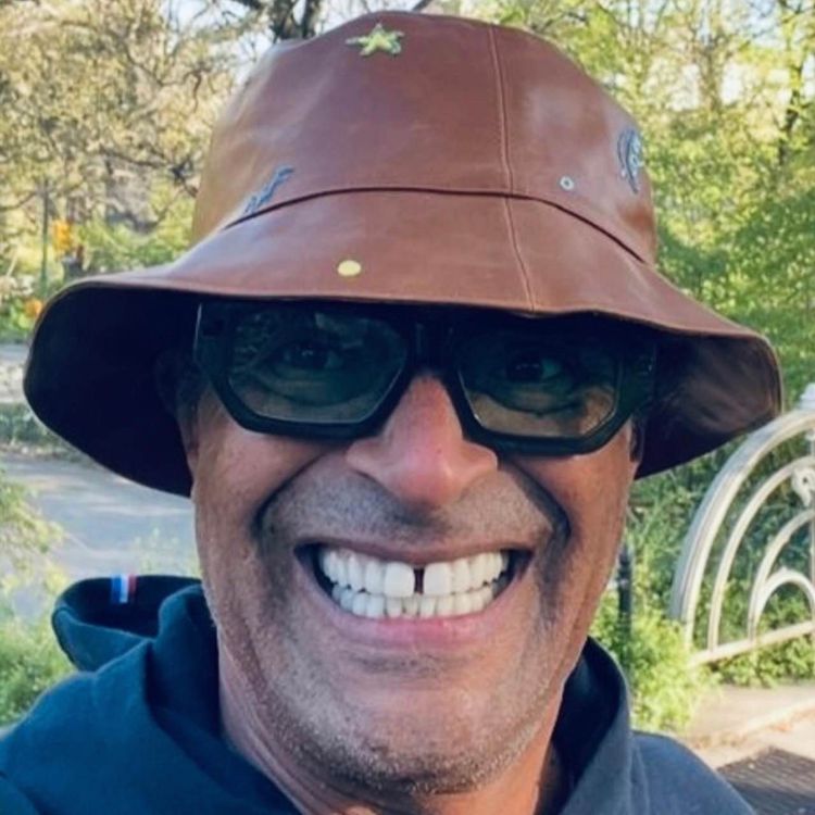 cover art for YANNICK NOAH : UN PARCOURS GUIDE PAR LA PASSION, LA GENEROSITE ET L’ENGAGEMENT