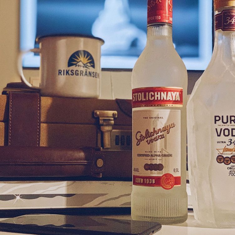 cover art for Avsnitt 251: En vodka & Ramlösa