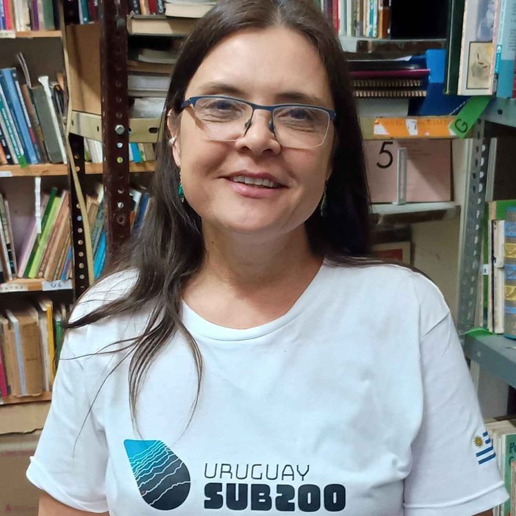 cover art for Con la Dra. Burone bajamos a las profundidades de nuestro mar