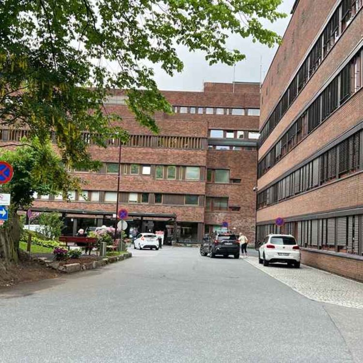 cover art for Få oversikten: Dette skjer i sykehus­saken nå