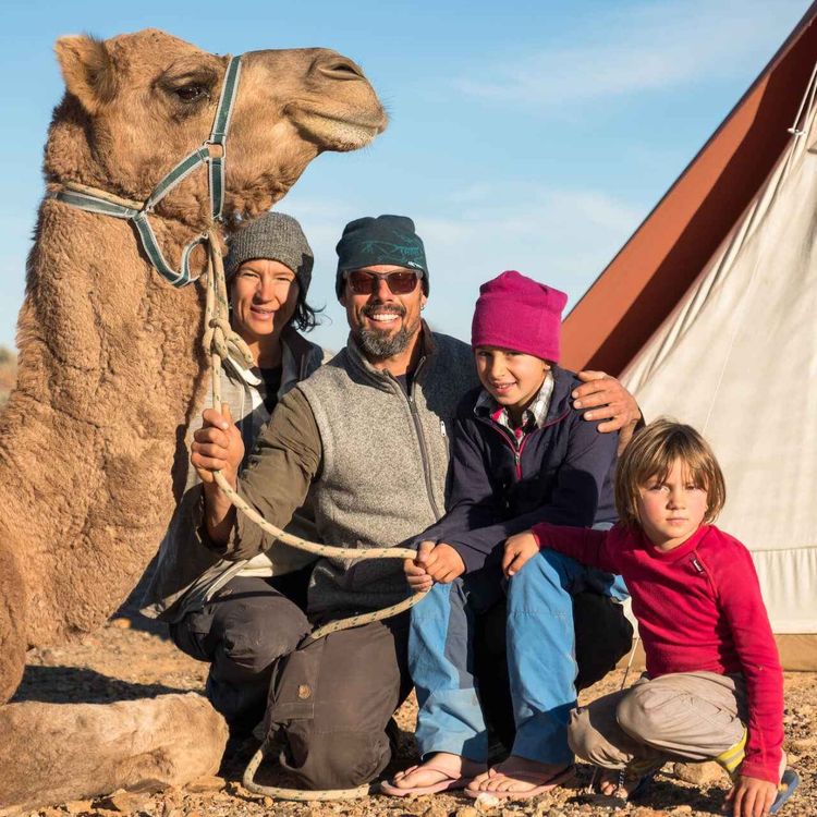 cover art for WW256: Zuhause in der ganzen Welt – Reisen als Familie mit Sabrina und Markus Blum