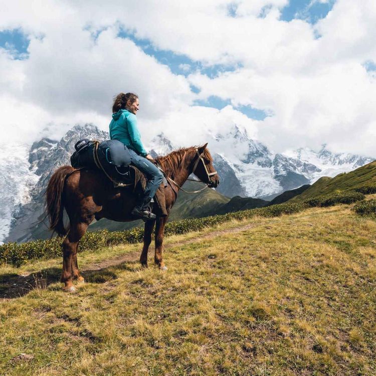 cover art for WW290: Wilde Berge, weites Land – von Ost nach West durch den Kaukasus mit Ana Zirner