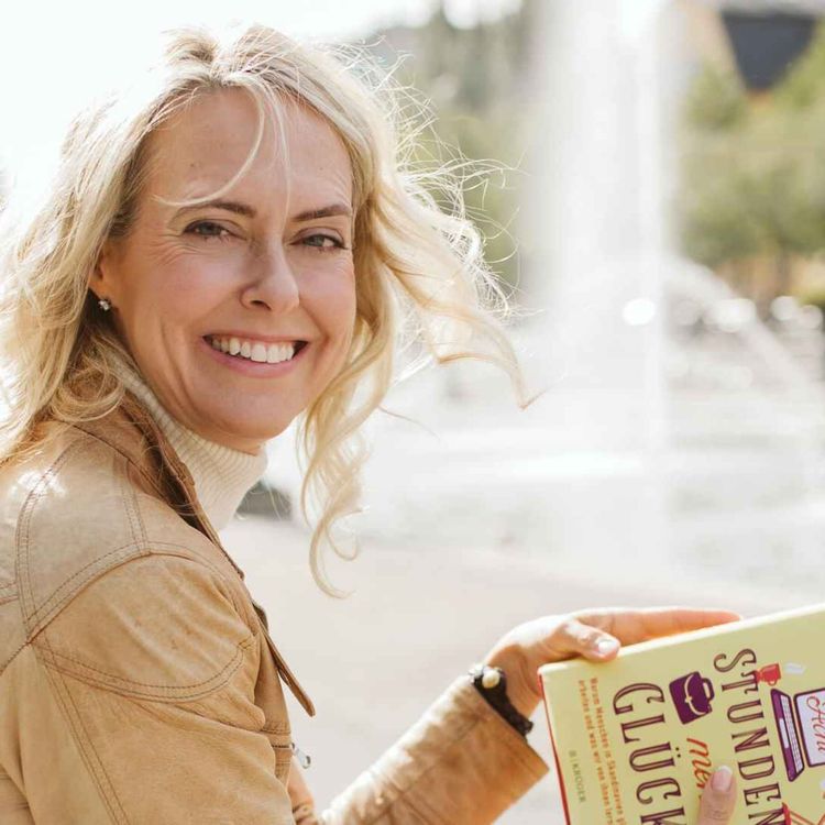 cover art for WW299: Auf der Fährte des Glücks um die Welt – mit Maike van den Boom