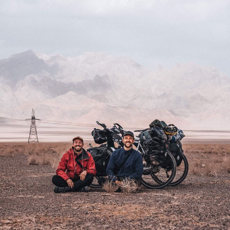 cover art for WW186: Biking Borders – Zwei Fahrräder, zwei Schulen und 15.000 Kilometer – mit Nono Konopka