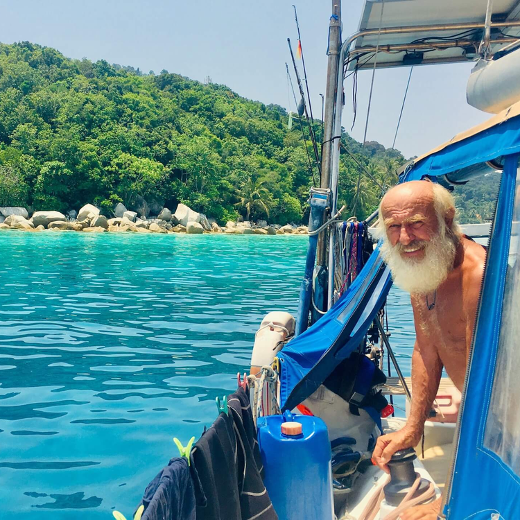 cover art for WW135: Zwischen Kokosnüssen und Kannibalen – mit „Paradiesjäger“ Wolfgang Clemens