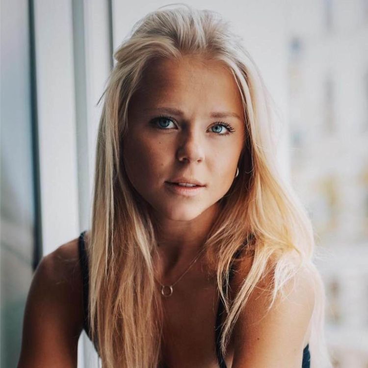 cover art for Instagram-Influencerin Maren Schiller: Von Leichtathletik-Talent zur Social Media Queen