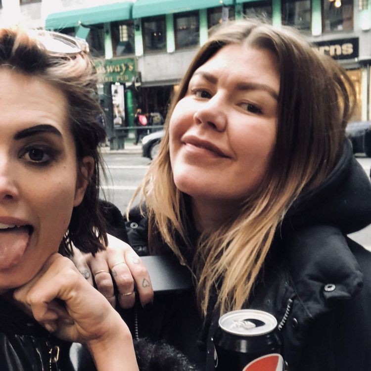 cover art for #72 Hur många måste man ligga med för att älska sig själv?  med Hannah & Ebbis