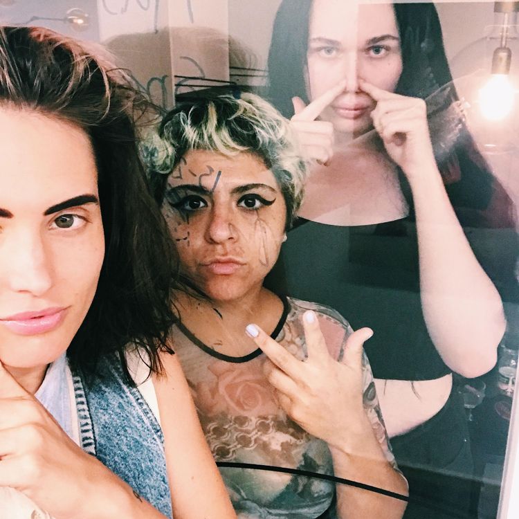 cover art for #57 Va inte så jävla needy – med Anastasia & Mona