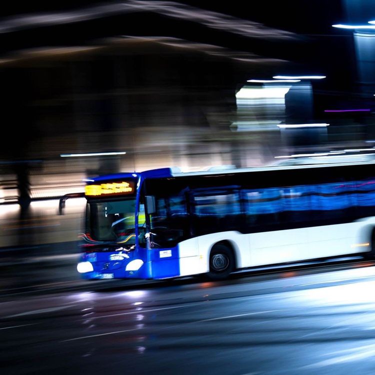 cover art for 15jähriger lenkt Stadtbus durch Bremen