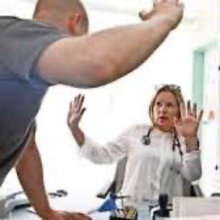 cover art for Hau den, der helfen will