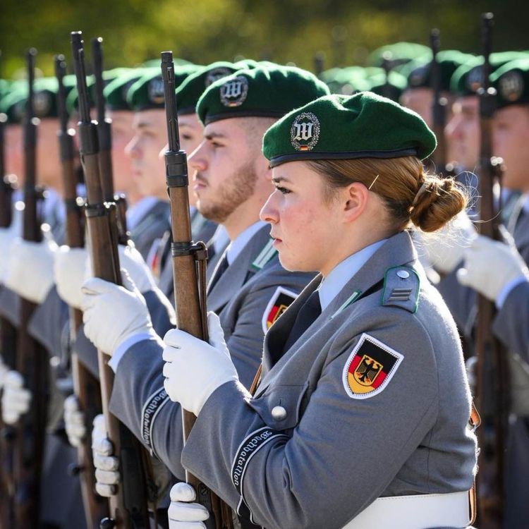 cover art for Lasst uns um SoldatInnen würfeln