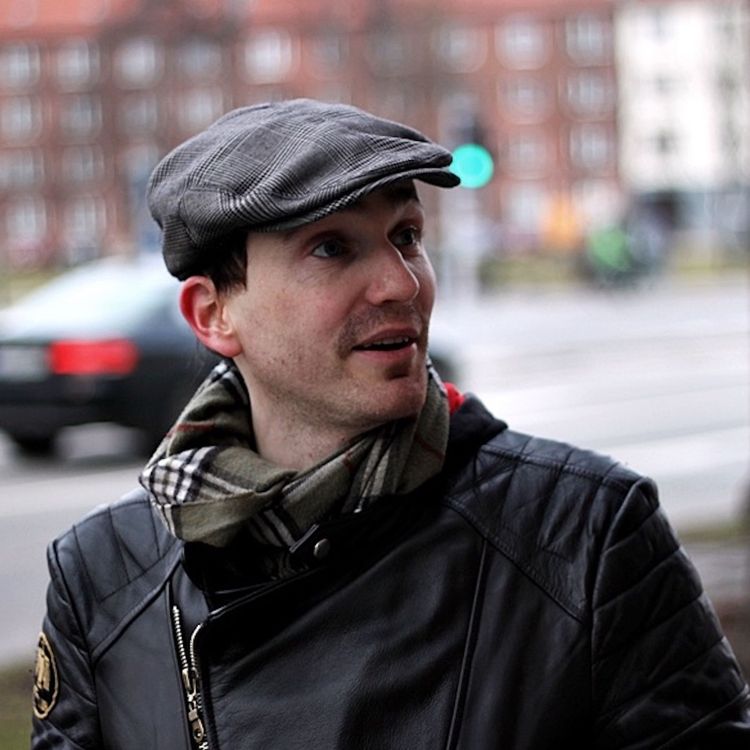 cover art for 330. Henrik Möller om det fulsnygga