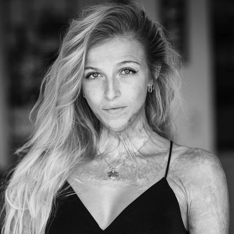 cover art for #368 Julie Bourges alias Douzefévrier : Vivre pleinement, chaque jour compte