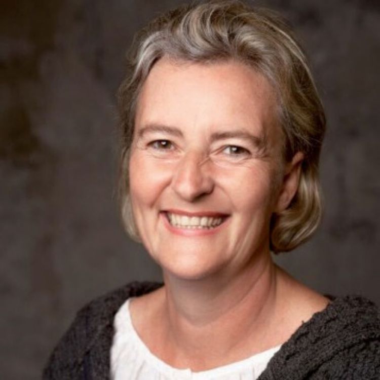 cover art for #4 Lucile Cornet-Vernet : l’Artémisia, une plante incroyable pour soigner l’humanité