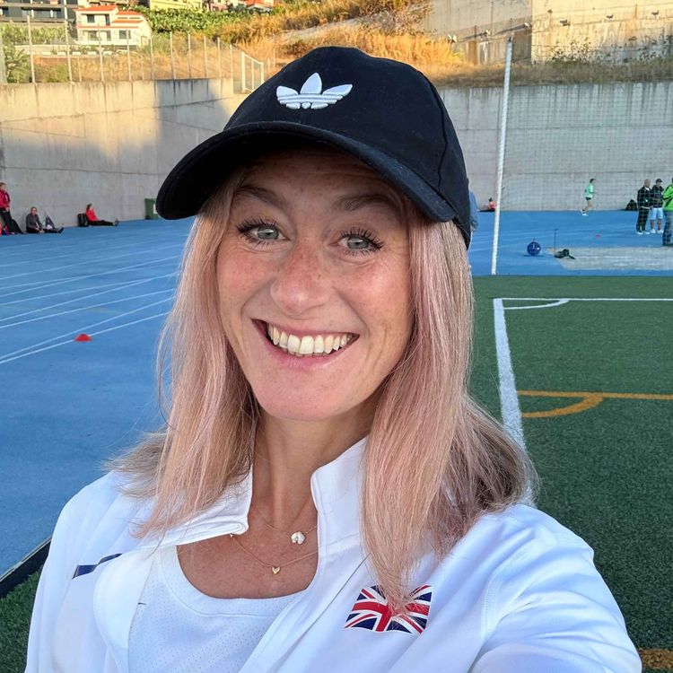 cover art for 322:  Athletics, book writing and a disappointing pole vaulter with Emily Murray (aka @pinkhouseliving)