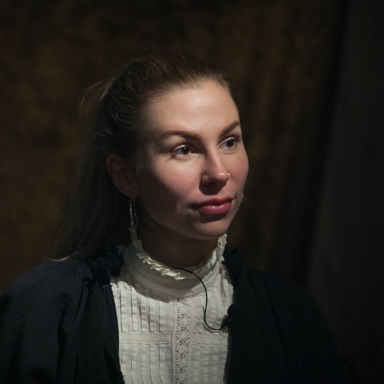 cover art for Eline Dragesund On Her Kitsch Collection, The History Of Clothing And Its Relation To Our Psyche