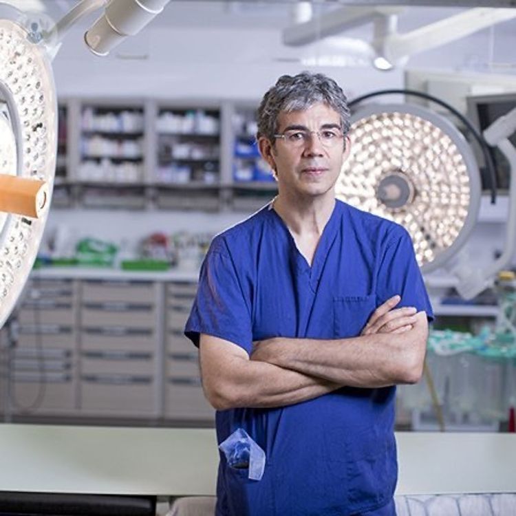 cover art for David Nott - The War Doctor - Surgery on the Front Line