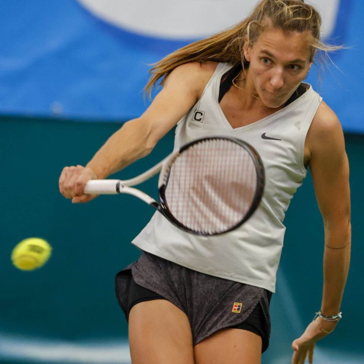 cover art for Margaux Rouvroy: joueuse atypique, revers à une main et toucher de balle à l'Open de Biarritz 