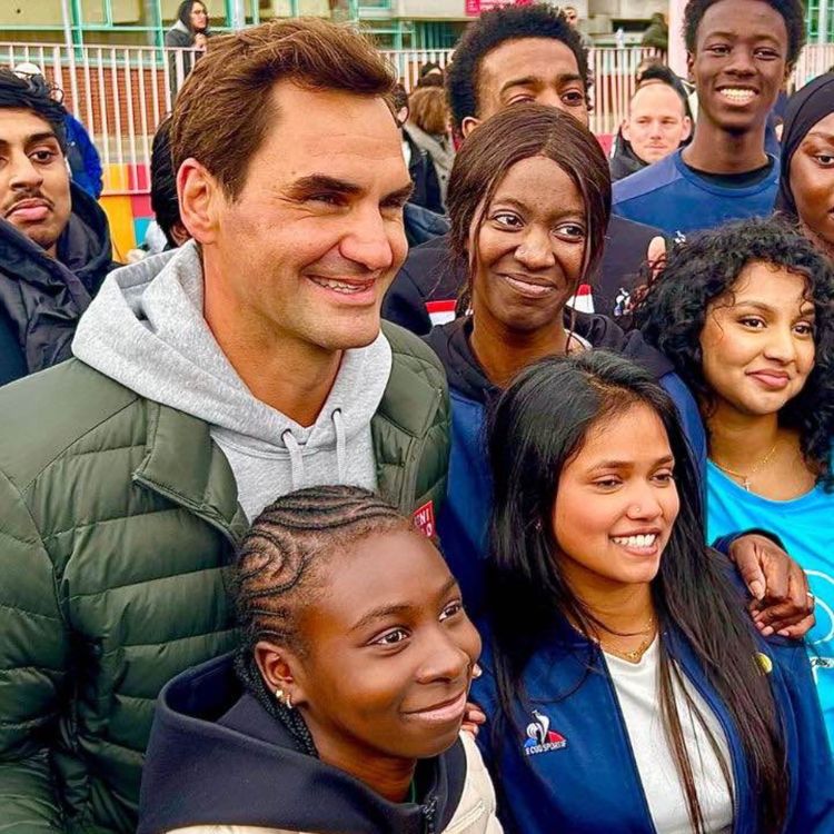 cover art for Les coulisses de la venue de Federer à La Courneuve avec Fête le Mur