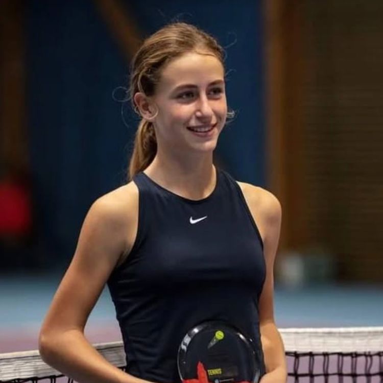 cover art for Manon Dayan : des Petits As en valide au fauteuil roulant, 4 ans après