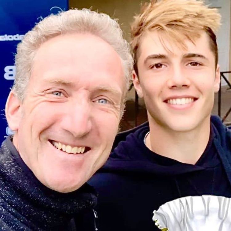 cover art for De joueur “normal” à TOP 200 ATP : Benoît Foucher, le coach qui a changé la trajectoire d'Arthur Fery