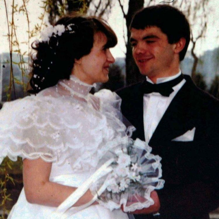 cover art for Énigme du chasseur décapité : 27 ans après, sa veuve au cœur du soupçon