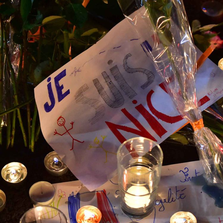 cover art for L'attentat de Nice, « j'y pense tous les jours » : le bouleversant témoignage d'un rescapé