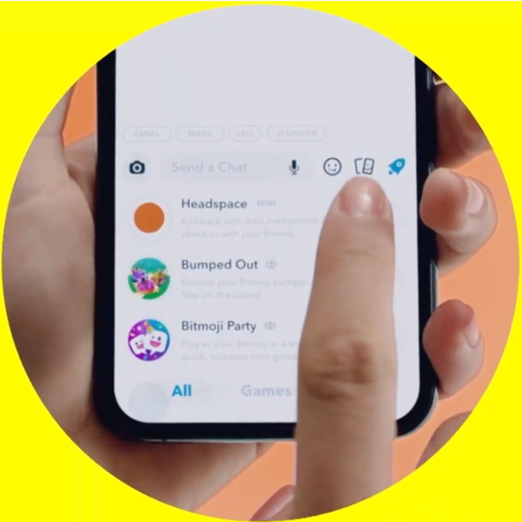 cover art for Avec les Snap Minis Snapchat démarre une mue en super-application
