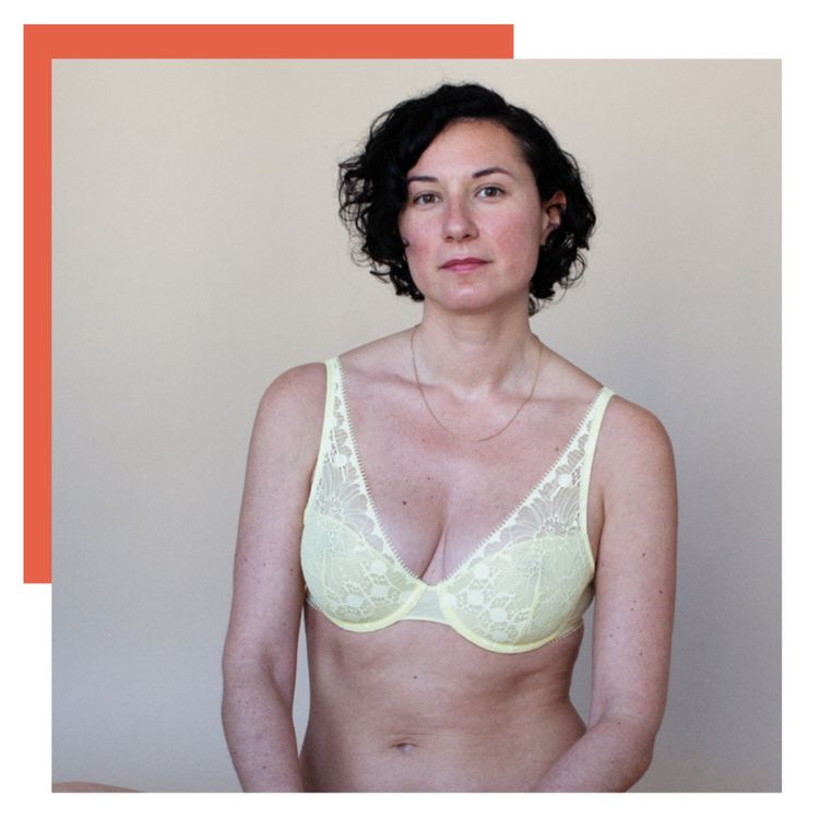 cover art for Aurélie - "Mes seins étaient de trop. Trop gros, trop lourds, trop visibles, trop encombrants"