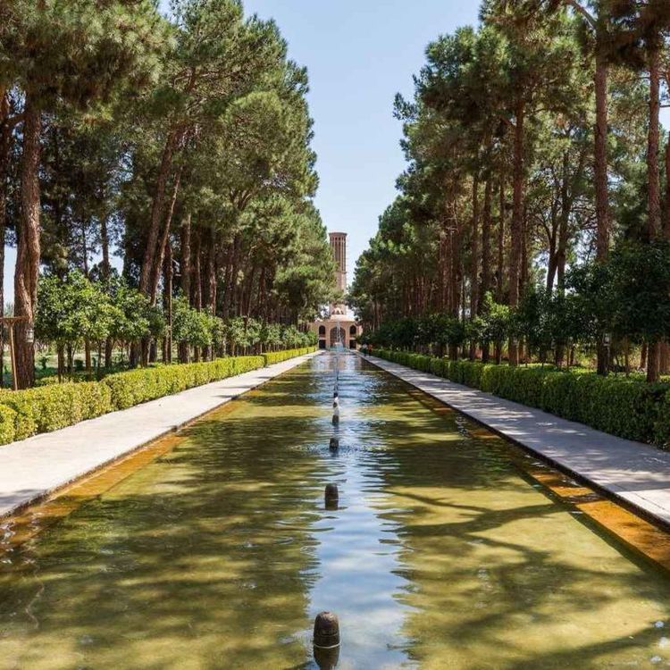 cover art for #135 El jardín persa