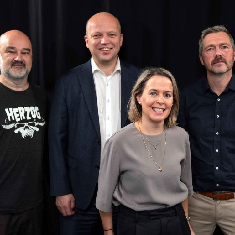 cover art for Politikerlatter, tillitskrise og finansminister på besøk