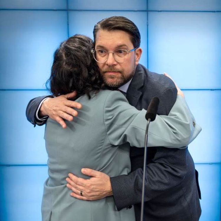 cover art for #214: Simona Mohamssons SD-vändning & Inside the Manosphere