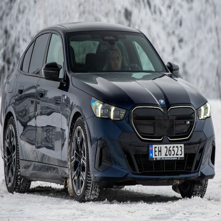 cover art for Bonus: Elon Musk har ødelagt BMW 5-serie