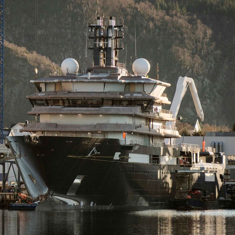 cover art for På innsiden av Røkkes superyacht