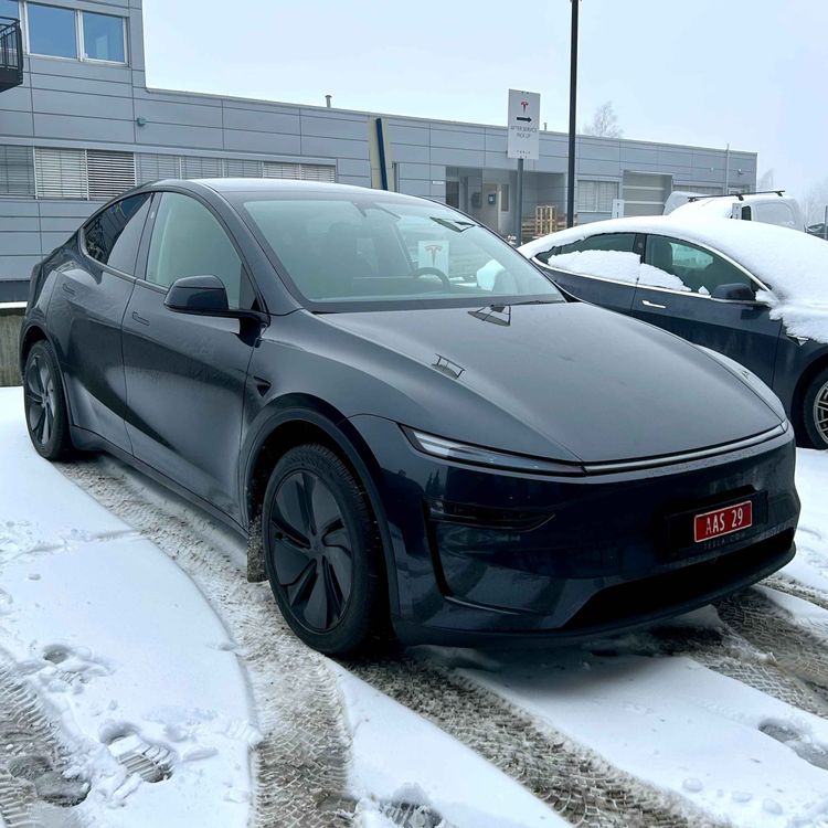 cover art for Dommen er klar: Bak rattet i Tesla Model Y facelift