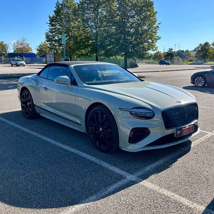 cover art for Bonus: Nok V8-lyd i denne? Bentley Continental GT Speed!