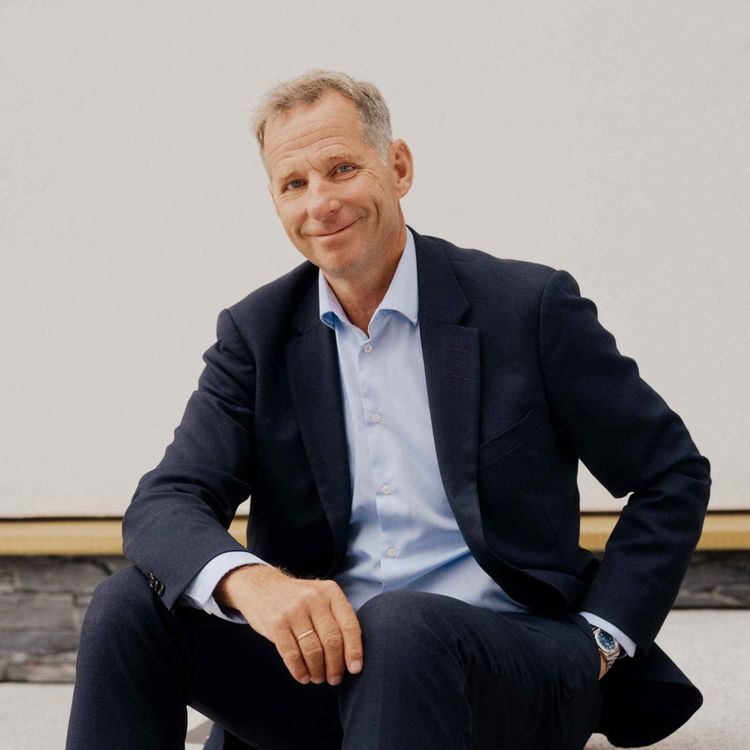 cover art for Jarand Rystad om oljeprisen, Trump, oljeservice, elbiler, solenergi og klimaet.